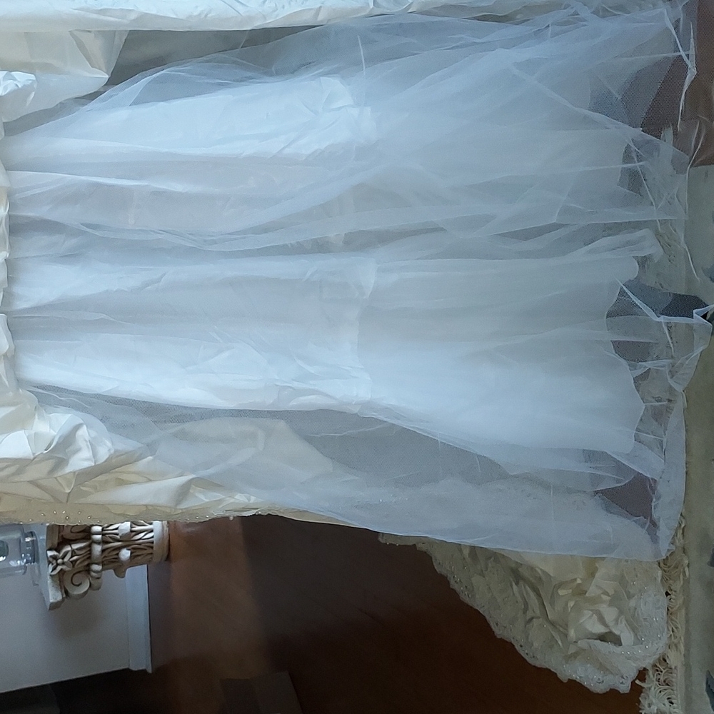 Vintage Michele Vincent Dupioni Silk Wedding Gown with Pearls and Lace - Picture 13 of 16